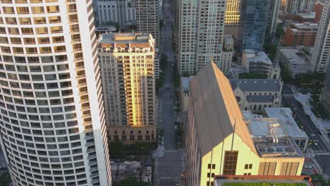 Ascending-aerial-shot-of-downtown-Chicago-Illinois-|-Evening-Lighting