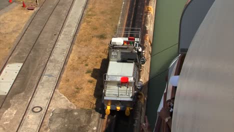 Locomotive-slowly-pulling-the-cruise-ship-thru-Miraflores-Locks-chamber,-Panama-Canal