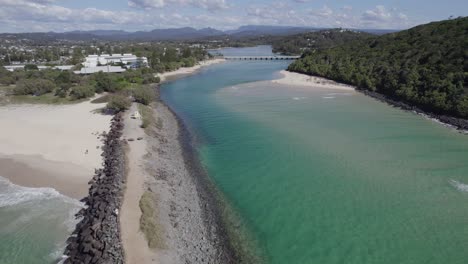 Tallebudgera-Seawall-And-Burleigh-Headland-Mountain-Forest-Hike-In-Gold-Coast,-QLD-Australia