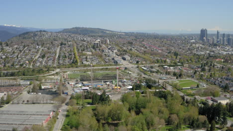Breite,-Weitreichende-Luftaufnahme-Von-Hastings-Sunrise-Und-North-Burnaby-Heights-Sowie-Dem-Transcanada-Highway-One-In-Vancouver,-BC,-Kanada