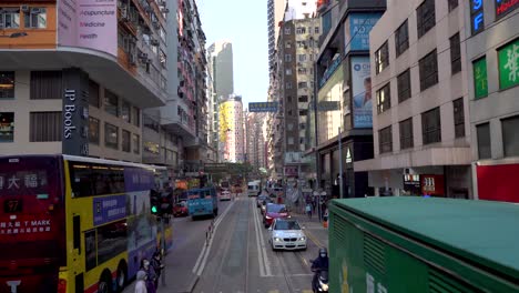 Vía-De-Tranvía-En-El-Metropolitano-De-Wan-Chai-En-Hong-Kong-Durante-La-Hora-Pico