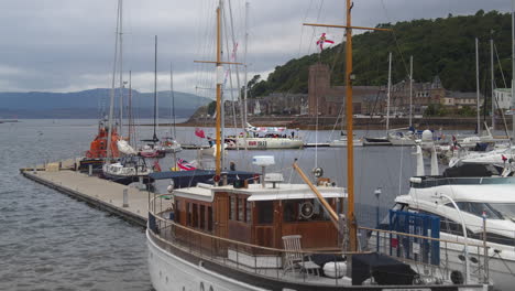 Boats-And-Ships-Anchored-At-Oban-Harbourside-In-The-Scotland,-United-Kingdom-On-Breeze-Morning