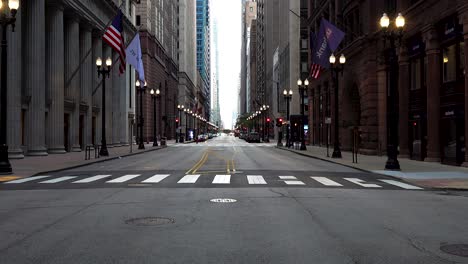 Street-View-Of-Financial-District-in-Chicago-City-Center