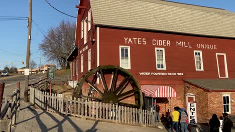 Pan-right-shot-of-Yates-Cider-mill-in-Michigan,-USA
