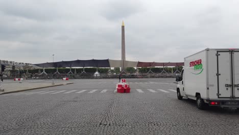 Statische-Aufnahme-Des-Place-De-La-Concorde-Mit-Stand-Für-Den-Tag-Der-Bastille-Und-Militärdemonstrationsparade,-Paris,-Frankreich