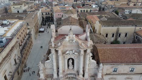 Aerial-Pan-of-a-Sicilian-Baroque-Cathedral-and-its-Main-Square-in-Syracuse