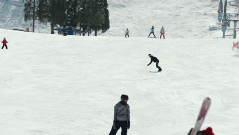 Scene-Of-People-Skiing-On-Mountain-Slopes-In-Ski-Resort-At-Okudahida-Hirayu-In-Gifu,-Japan