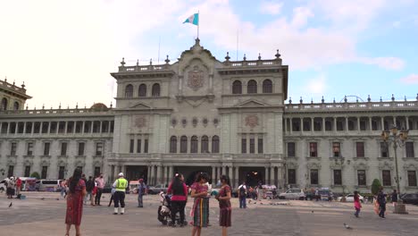 Personas-En-La-Ciudad-De-Guatemala-Durante-La-Pandemia-De-Coronavirus,-2021