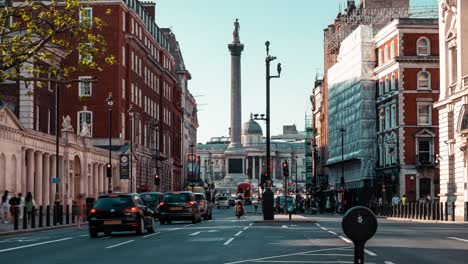 Lapso-De-Tiempo---Trafalgar-Square-Y-La-Columna-De-Nelson-De-Whitehall,-Londres,-Reino-Unido