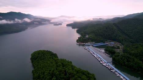 Yachthafen-Am-Watauga-Lake-In-Ost-Tennessee,-Watauga-Lake-Tennessee,-Nicht-Weit-Von-Bristol,-Tennessee