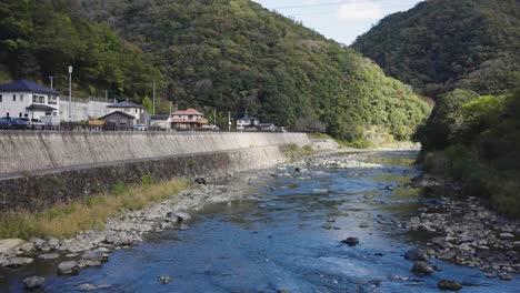 Río-Mukogawa-Y-Montañas-De-La-Ruta-De-Senderismo-Takedao,-Japón