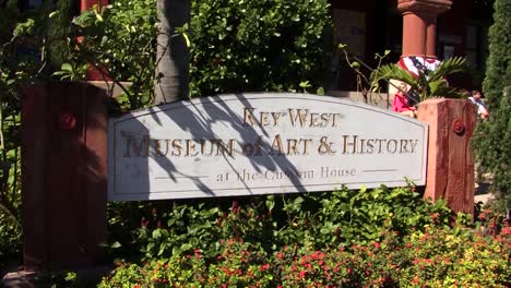 Señal-De-Entrada-Del-Museo-Custom-House-De-Arte-E-Historia-En-Key-West,-Florida