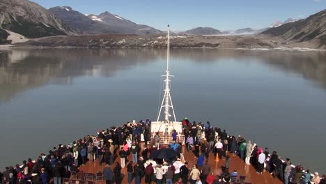 Kreuzfahrtschiff-Vor-Dem-Grand-Pacific-Glacier,-Alaska