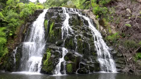Wide-shot-of-Owharoa-Falls-waterfall-near-Karangahake-Gorge-in-the-Coromandel-Peninsula-of-the-North-island-of-New-Zealand