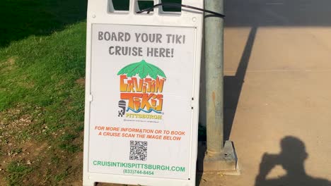 Signboard-of-Cruisin'-Tikis-Cruise
