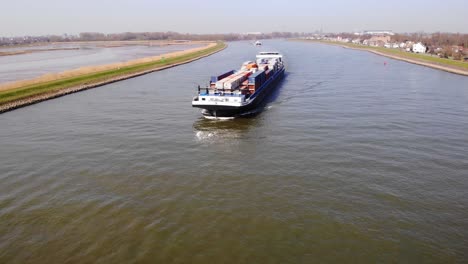 Missouri-Frachtcontainerschiff-Entlang-Des-Flusses-Noord