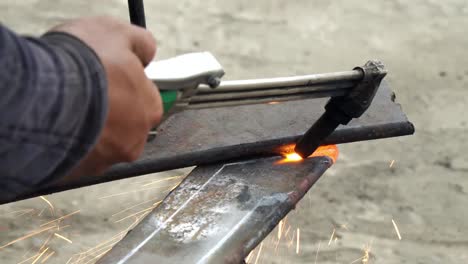 worker-cutting-steel-with-oxygen-acetylene-welding-cutting-torch-tool