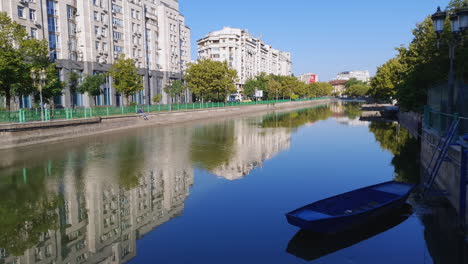 Dambovita-River-in-Bucharest-city-centre,-Romanian-capital