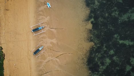 Wunderschöne-Drohnenaufnahmen-Vom-Strand-Von-Sanur-Auf-Bali