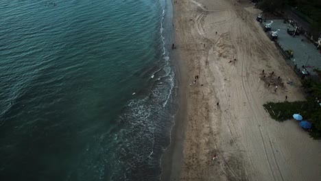 Bellas-Imágenes-De-Drones-De-Kuta,-Seminyak-Y-Double-Six-Beach-En-Bali