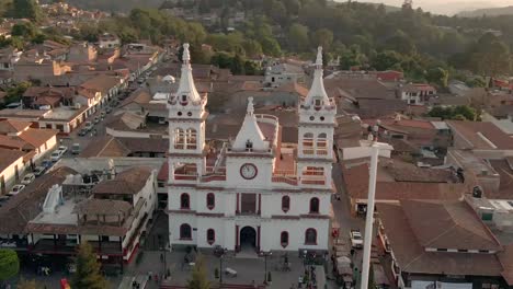 Overview-of-San-Cristobal-Church,-Its-Surrounding-Houses,-and-Mountains-in-the-Background-in-Mazamitla,-Jalisco,-Mexico---Orbiting-Aerial-Shot
