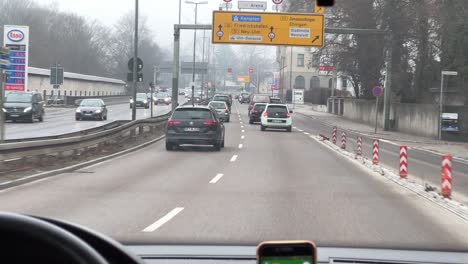 POV-Aufnahme-Einer-Autofahrt-Auf-Der-B10-Durch-Ulm