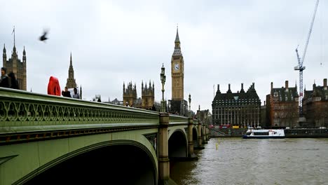 Mirar-De-Cerca-El-Big-Ben,-Westminster,-Londres,-Reino-Unido