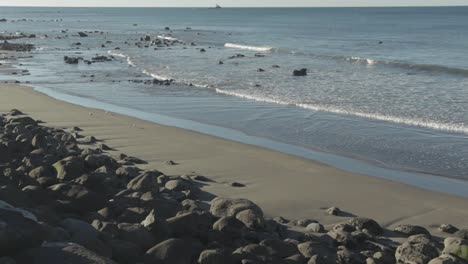 new-plymouth-costal-walkway,-black-sand,-taranaki-new-zealand-tourism