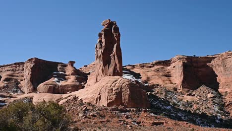 Driving-past-Sheep-Rock-in-Arches-National-Park-during-the-day