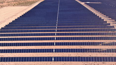 Cinematic-panning-drone-shot-of-a-solar-farm-in-Arizona,-solar-panels