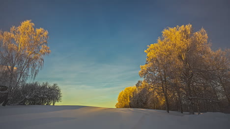 Unglaublicher-Zeitraffer-Eines-Sonnenuntergangs-über-Einer-Winterlandschaft-In-Osteuropa