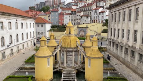 El-Jardim-Da-Manga,-También-Conocido-Como-El-Claustro-De-Manga-En-Coimbra,-Portugal