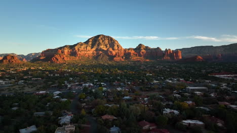 Cinematic-drone-shot-of-mountains-and-houses-in-Sedona-Arizona