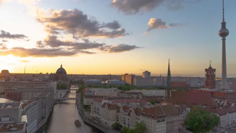 Its-a-Day-to-Night-Timelapse-seeing-the-skyline-of-Berlin