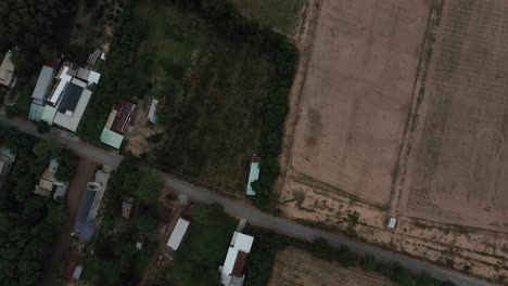 Luftaufnahme-Von-Cu-Chi,-Vietnam-Mit-Gewächshaushäusern,-Wäldern-An-Sonnigen-Tagen-Mit-Blauem-Himmel