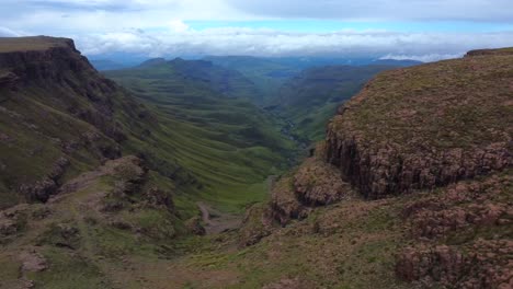 Drone-shot-of-Drakensberg-in-South-Africa---drone-is-on-top-of-the-mountain-and-revealing-Sani-Pass-valley