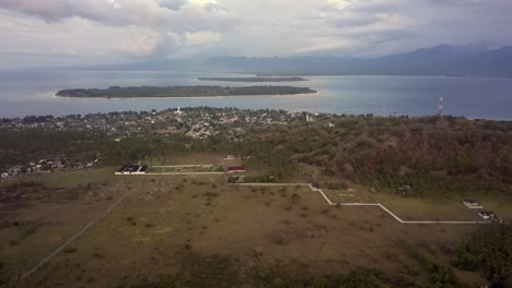 Gili-Trawangan-Air-Y-Meno-Impresionante-Vista-Aérea-Vista-Panorámica-De-Vuelo-Imágenes-De-Drones-De-Gili-T-Beach-Bali-Indonesia-Al-Atardecer-Verano-2017