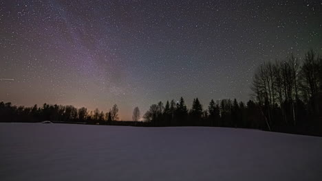 Statische-Ansicht-Von-Sternenkonstellationen-In-Bewegung-Und-Rotierenden-Sternen-Am-Winternachthimmel-Im-Zeitraffer