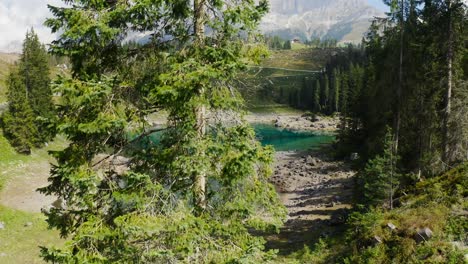 Landing-with-a-drone-while-crossing-trees-in-Lago-di-Carezza