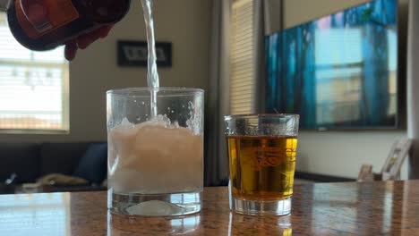 Saftiger-Bourbon-Kentucky-Mule-Cocktail-Mit-Ingwerbier