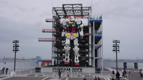 4k-Gundam-Factory,-Wide-View-Panning-Over-Yokohama-Bay