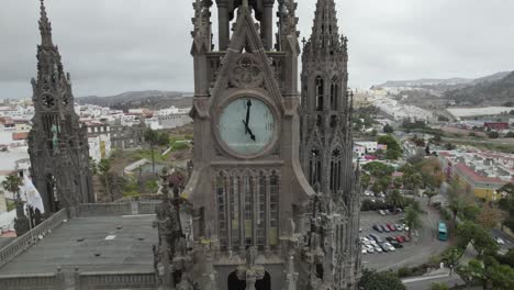Drone-flying-close-to-Clock-tower-of-Church-of-San-Juan-Bautista,-Arucas-In-Canary-Island