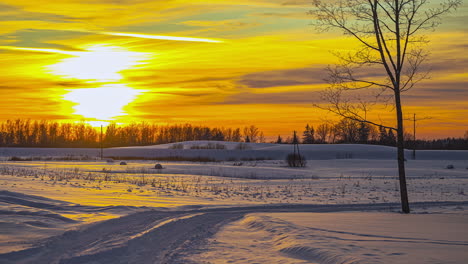 Goldene-Stunde-Sonnenuntergang-Schmelzender-Winter-Extremer-Schnee-Zeitrafferlandschaft