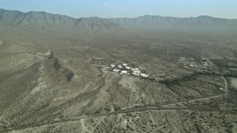 Drohne-Tag-Bewölkt-Nord-Coahuila-Mexiko-Hotelbedingungen-Von-San-Juaquin-Halbwüste-Berg-Die-Sonnige-Gegend