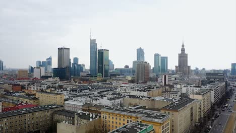 Aerial-view-of-the-Warsaw-cityscape,-overcast-day-in-Poland---ascending,-drone-shot