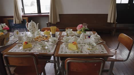 Britischer-Traditioneller-Teeclubraum-In-Der-Historischen-Toyosato-Grundschule