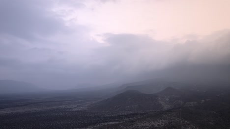 Drohnenmorgen-Bewölkter-Norden-Coahuila-Mexiko-Halbwüste-Berggebiet-La-Azufrosa
