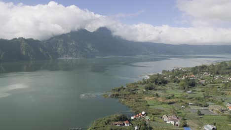 Batur-Lago-Volcán-Activo-Monte-Bali-Indonesia