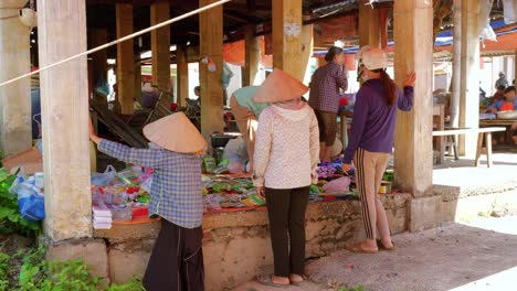Vietnamese-vendor-competitors-struggling-to-acquire-customers