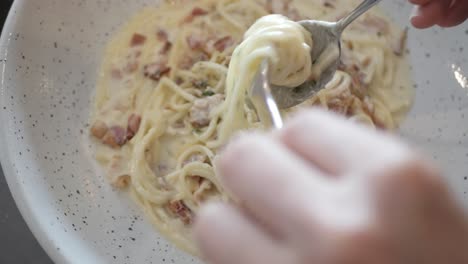 creamy-carbonara-spaghetti-with-fresh-cheese-and-bacon